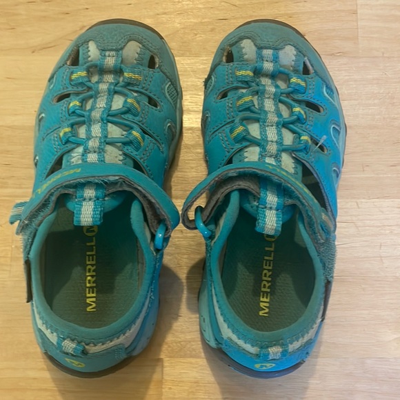 Merrel Girls Shoes/strap sandals. Size 11 - Picture 1 of 4